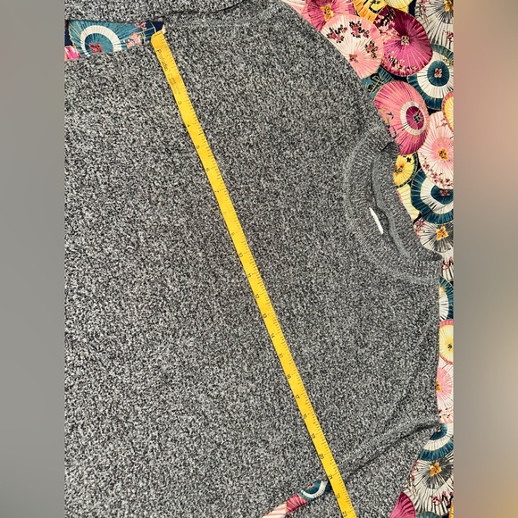 Lucky Brand Women’s Charcoal Long Sleeve Crewneck Sweater Size Small - Picture 4 of 5